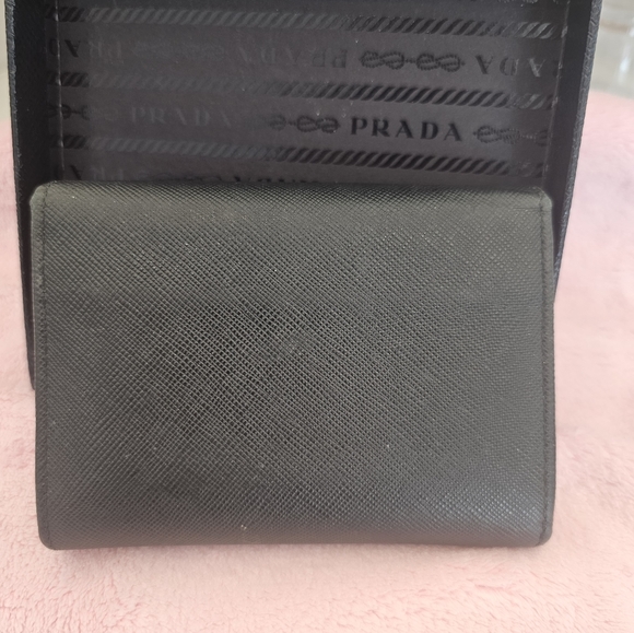 Prada | Saffiano Metal Leather Logo Compact Wallet - Picture 5 of 10